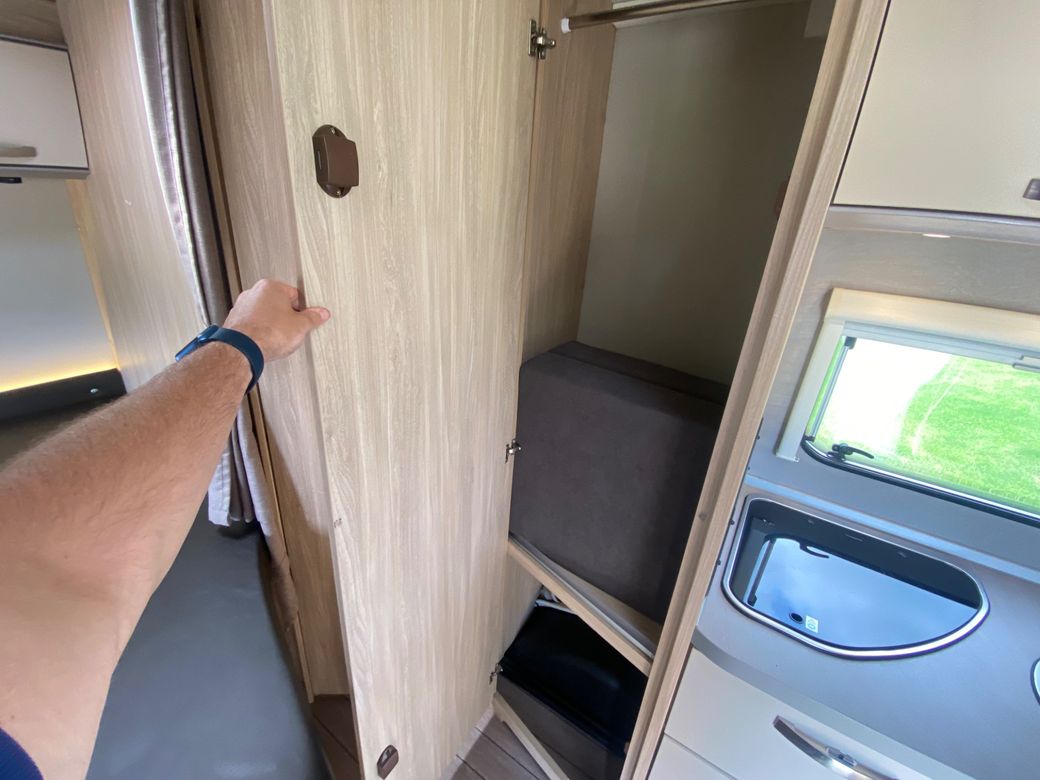 2021 WEINSBERG CARA SUITE 650 5 BERTH R.H.D 