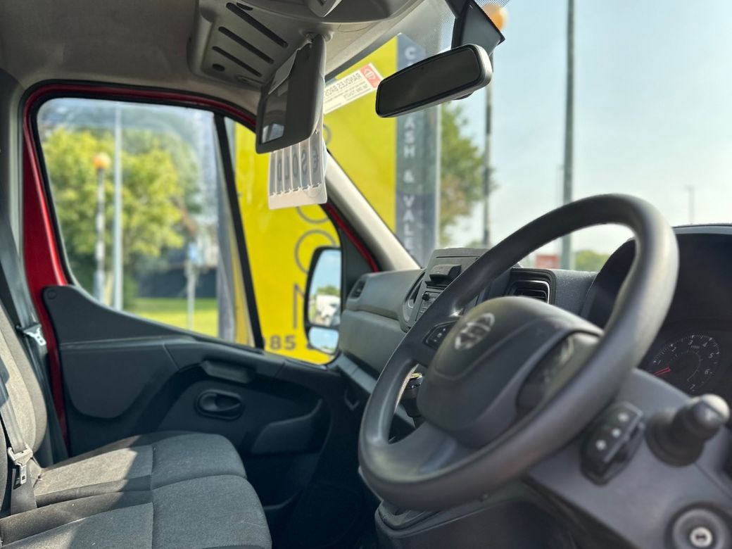 2022 Nissan Interstar