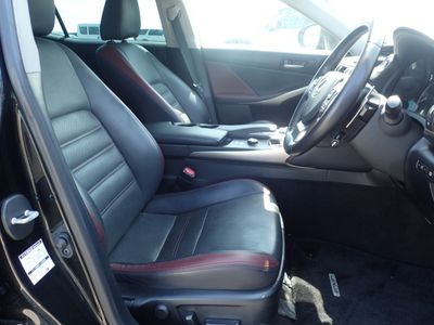 2019 Lexus IS 300h