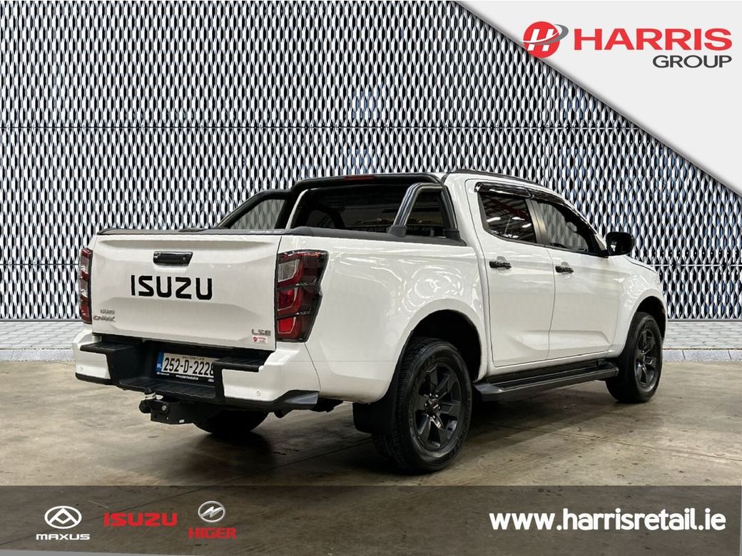 2025 White Isuzu D-MAX