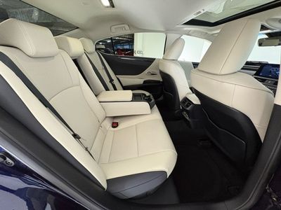 2023 Lexus ES 300h