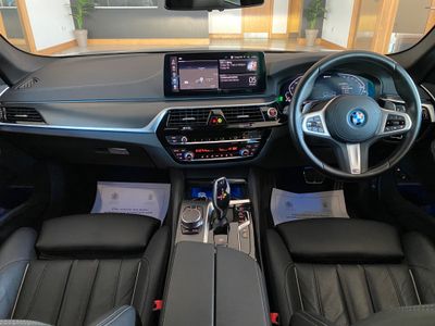 2022 BMW 530