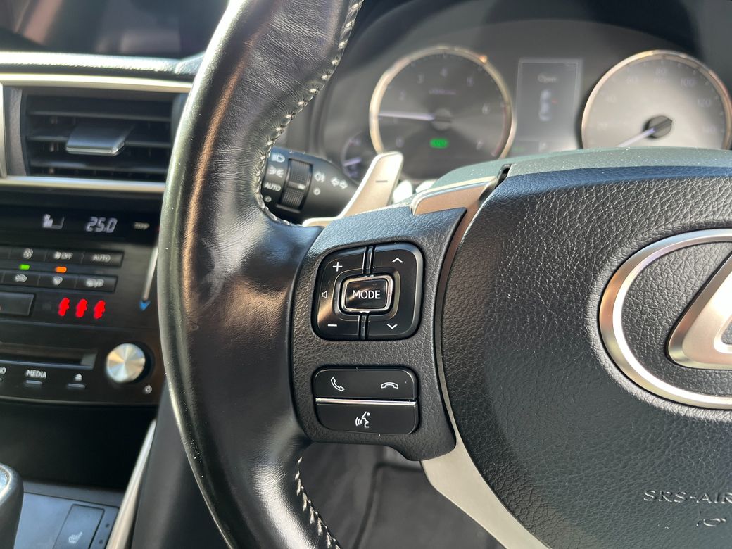 2017 Lexus IS 300h