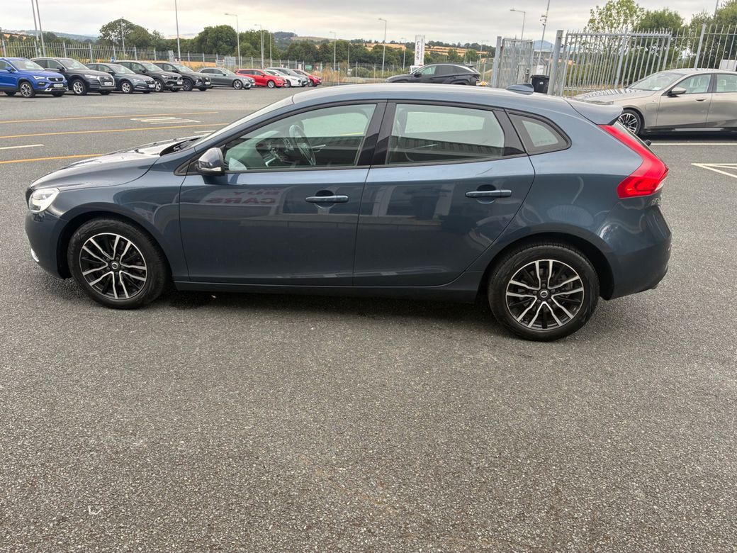 2019 Volvo V40