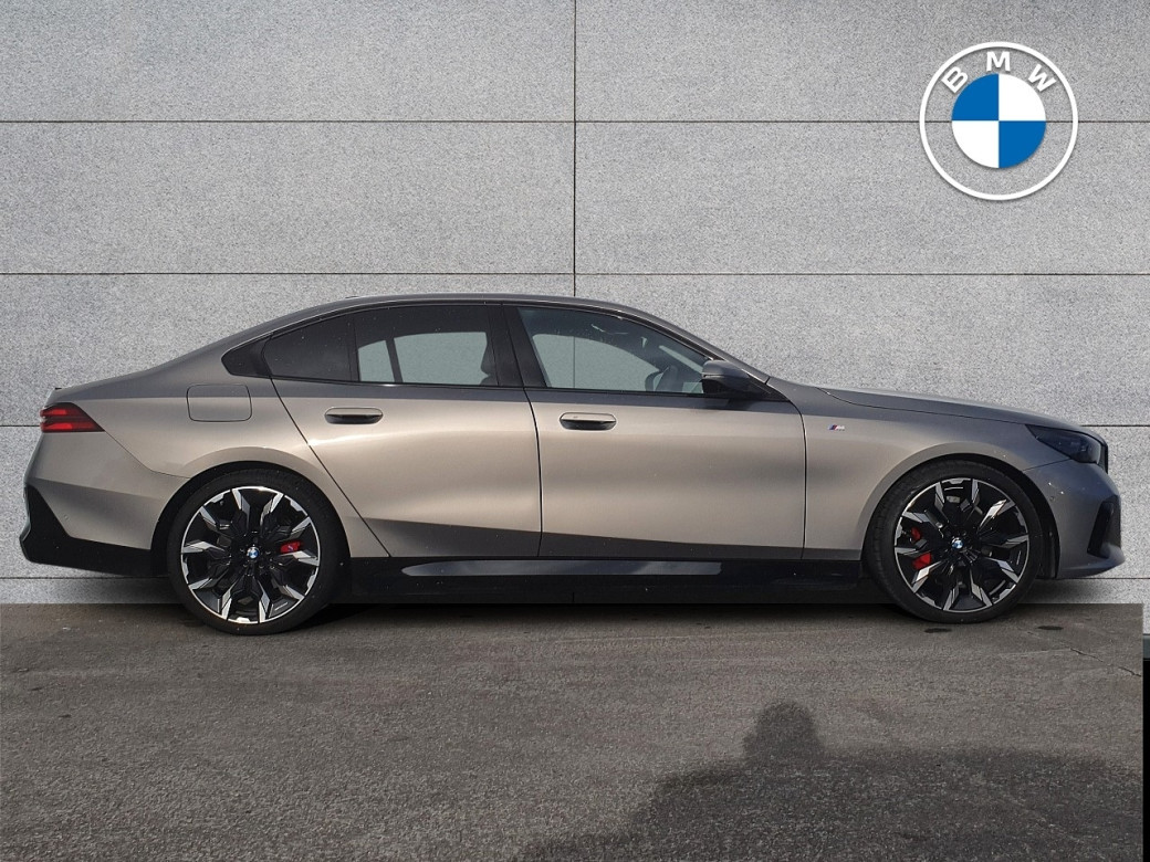 2025 BMW 530