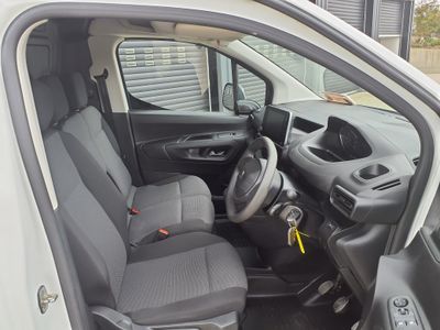 2022 Peugeot Partner