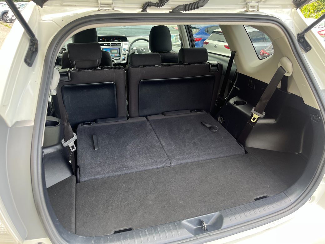 2020 Toyota Prius Alpha