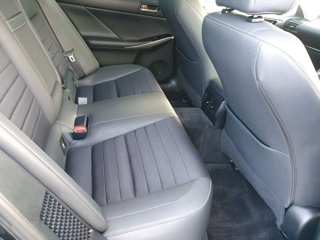 2016 Lexus IS 300h