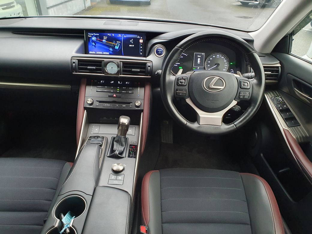 2018 Lexus IS 300h
