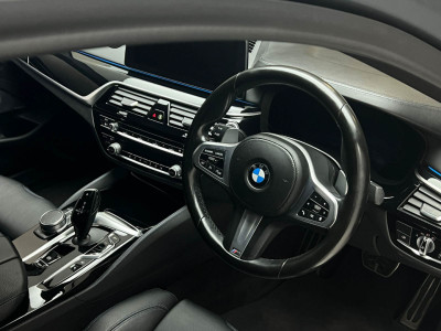 2021 BMW 530