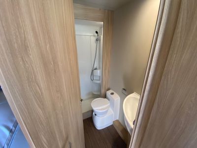 2021 WEINSBERG CARA SUITE 650 5 BERTH R.H.D 