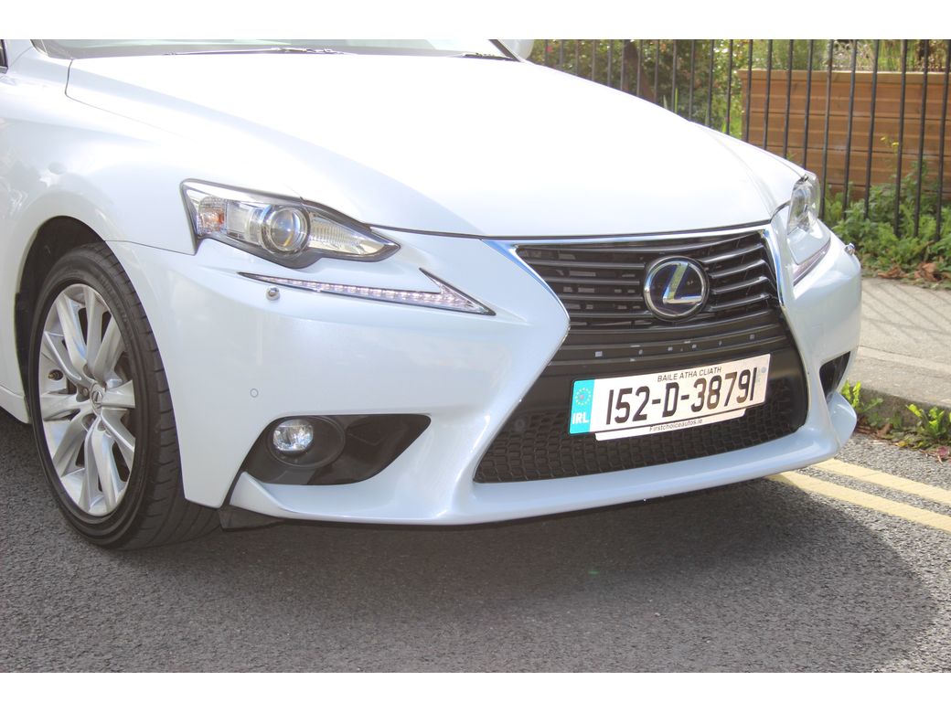 2015 Lexus IS 300h
