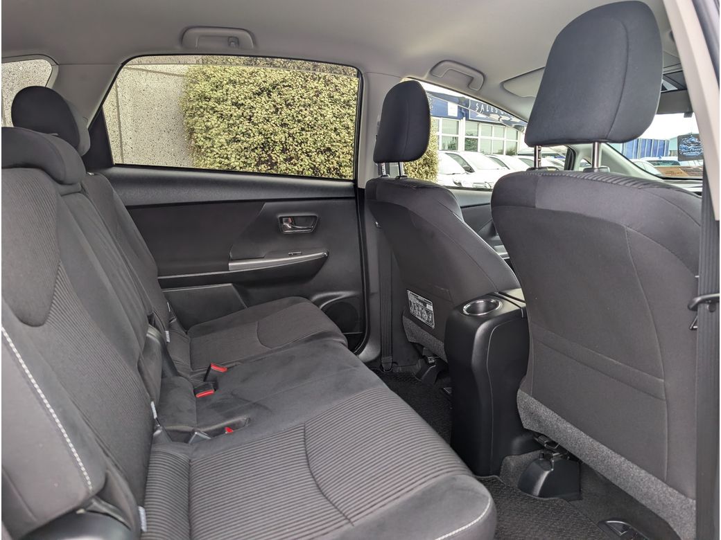 2019 Toyota Prius Alpha