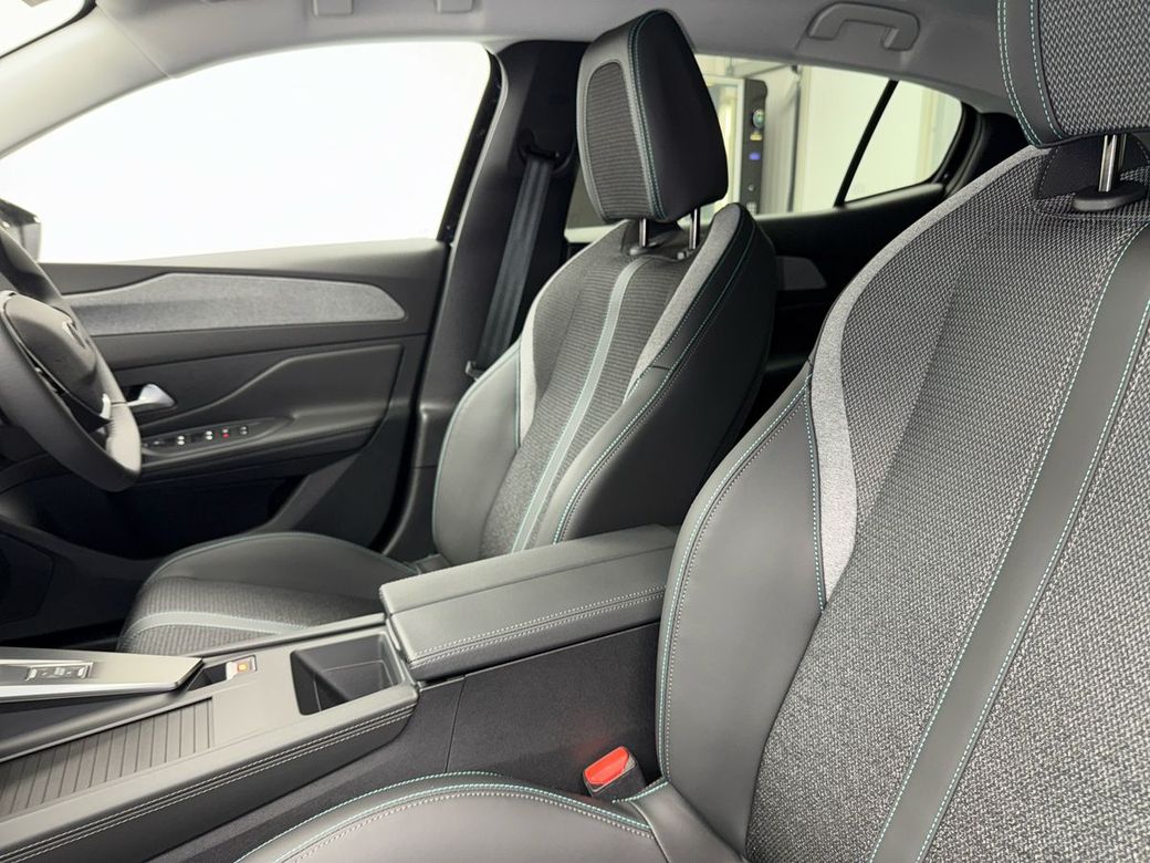 2025 Peugeot 408