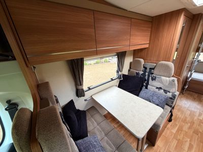 2013 SWIFT ESCAPE 696 R.H.D 