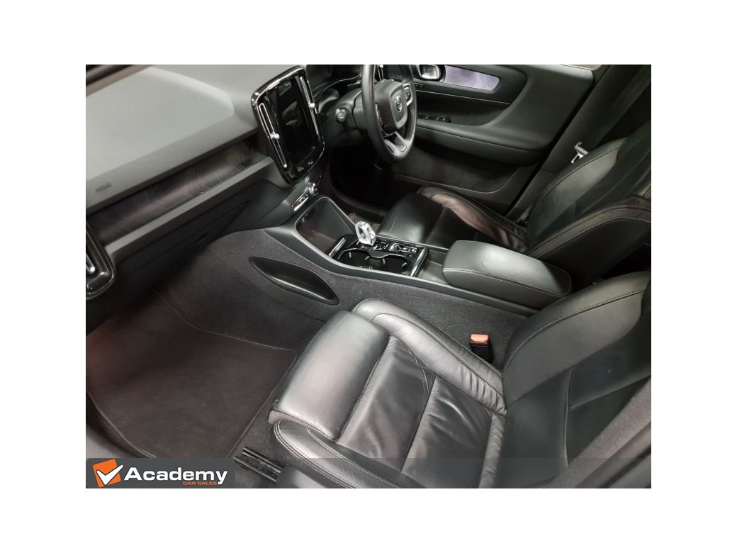 2023 Volvo XC40