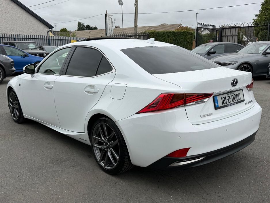 2018 Lexus IS 300h