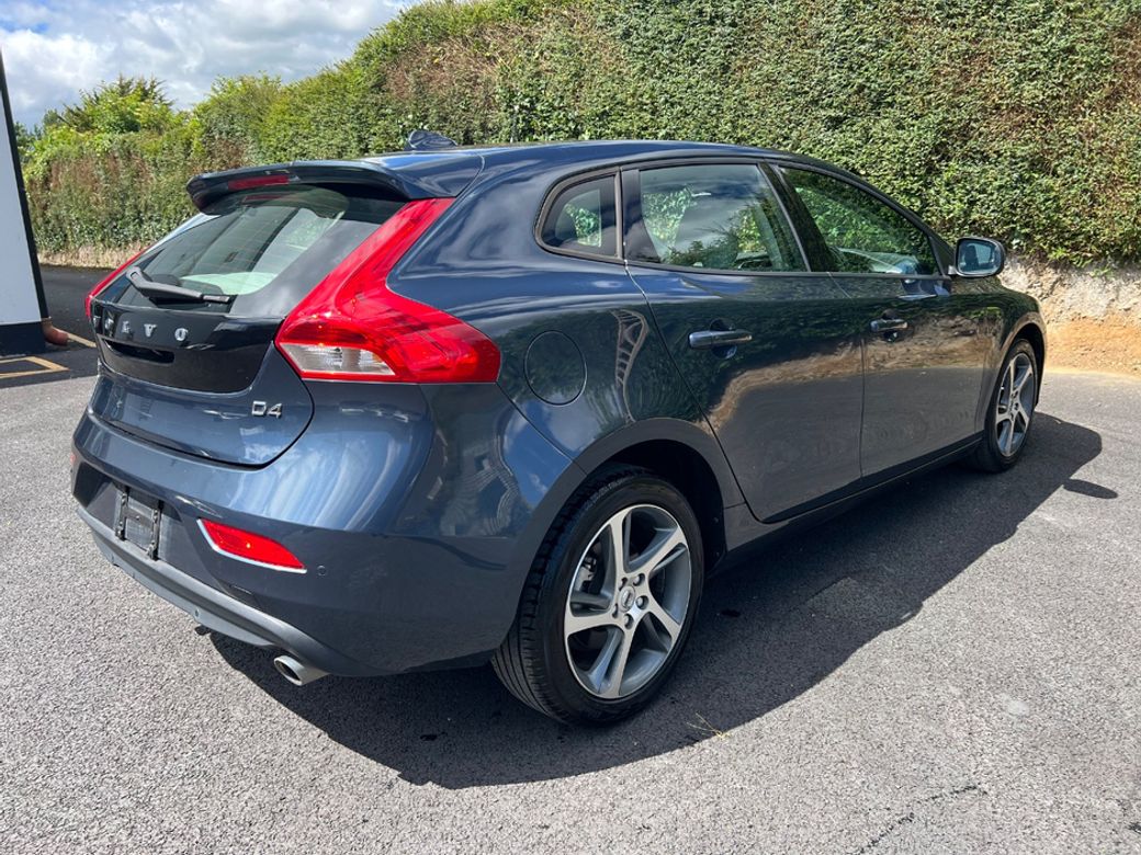 2019 Volvo V40