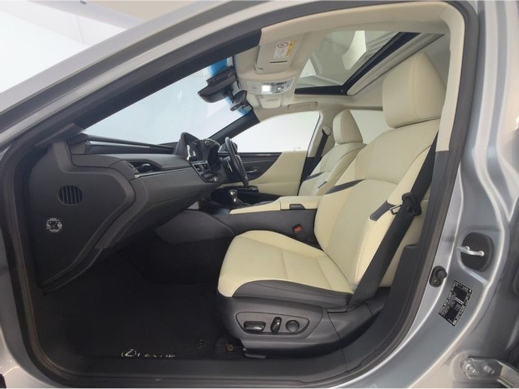 2022 Lexus ES 300h