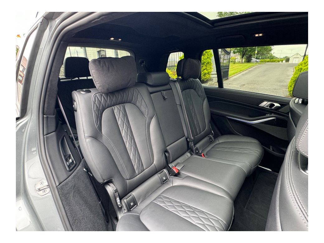 2023 BMW X7