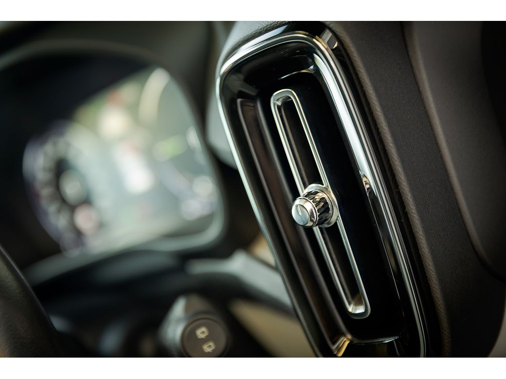 2022 Volvo XC40
