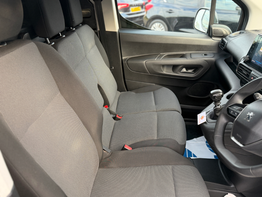 2022 Peugeot Partner