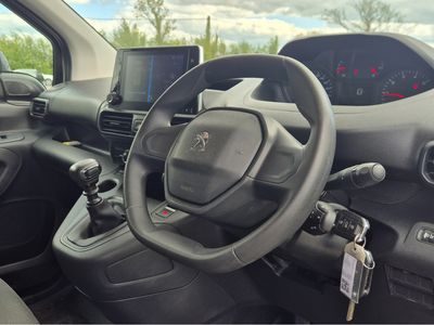 2023 Peugeot Partner