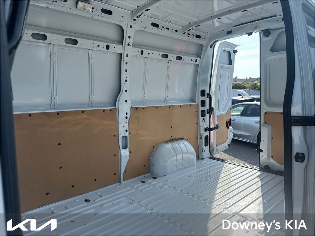 2021 Nissan NV400