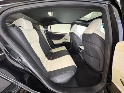2023 Lexus ES 300h