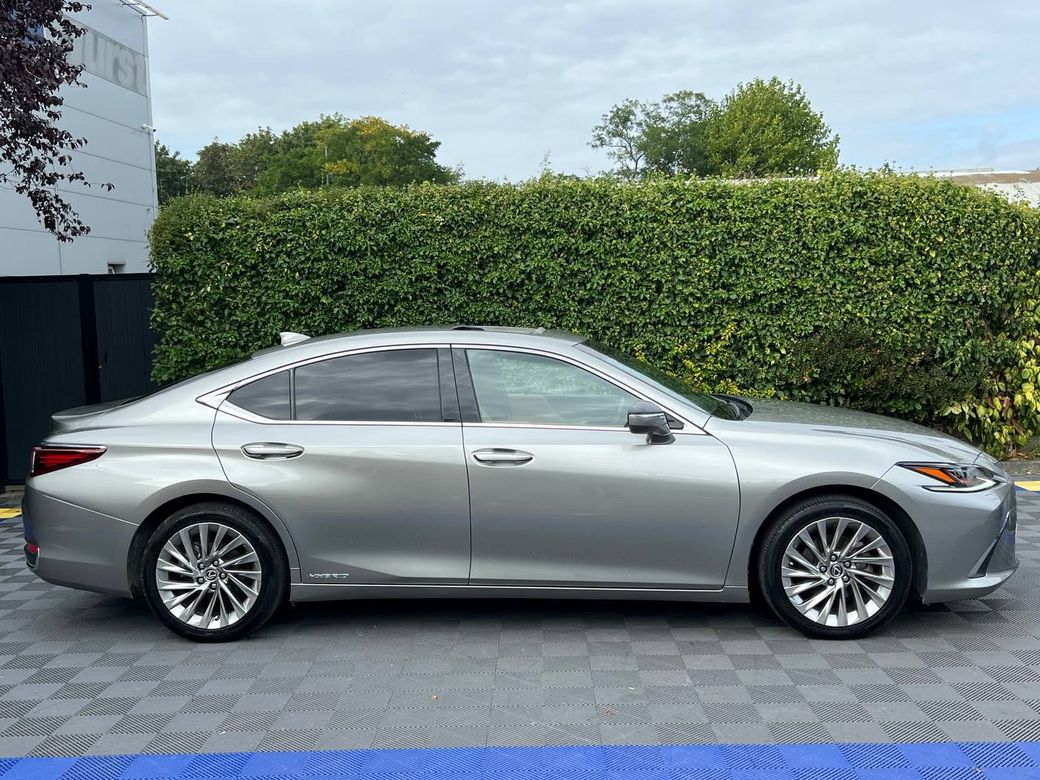 2021 Lexus ES 300h