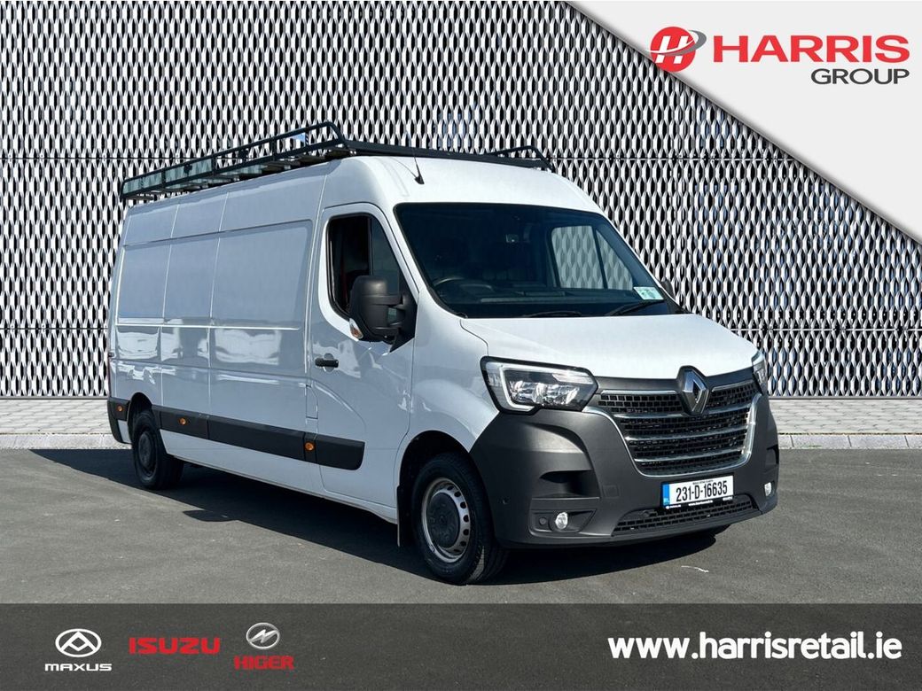 2023 White Renault Master