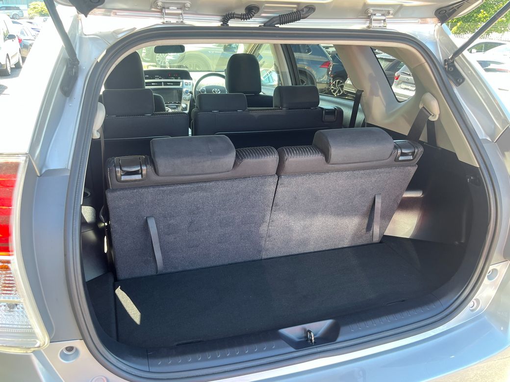 2019 Toyota Prius Alpha