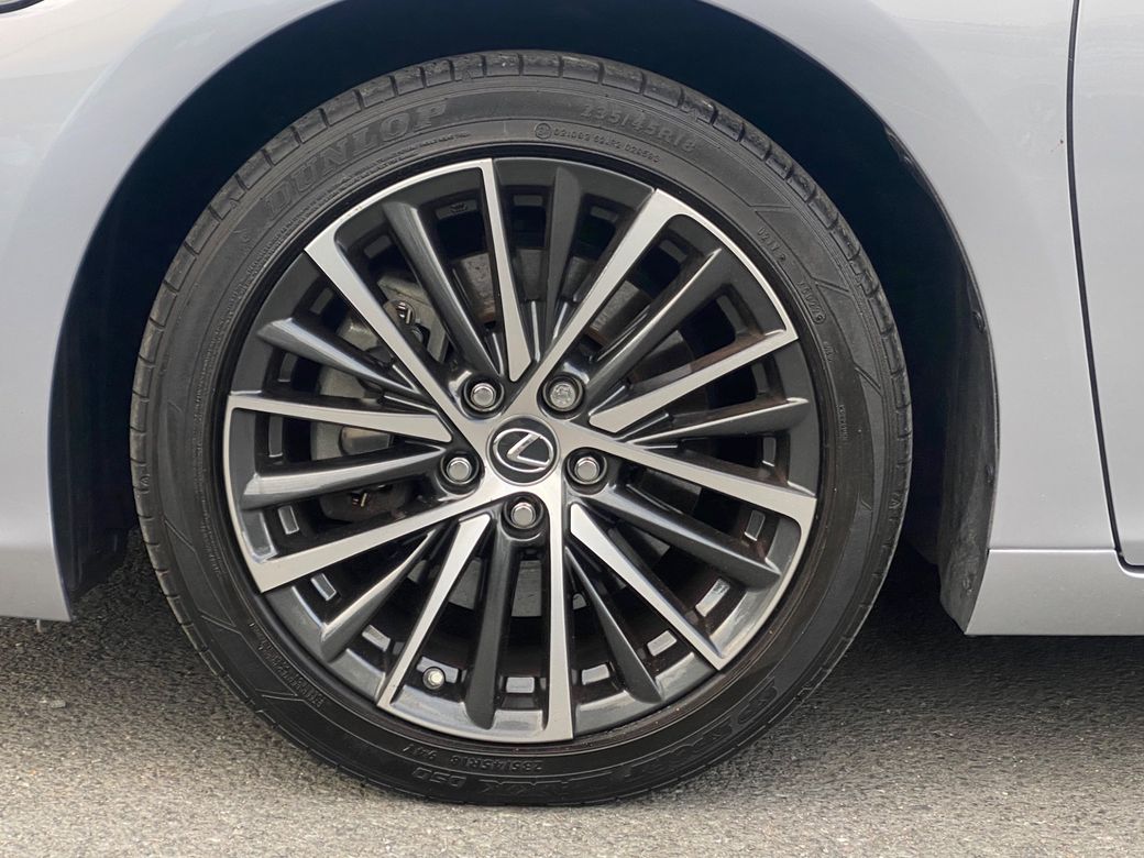 2023 Lexus ES 300h