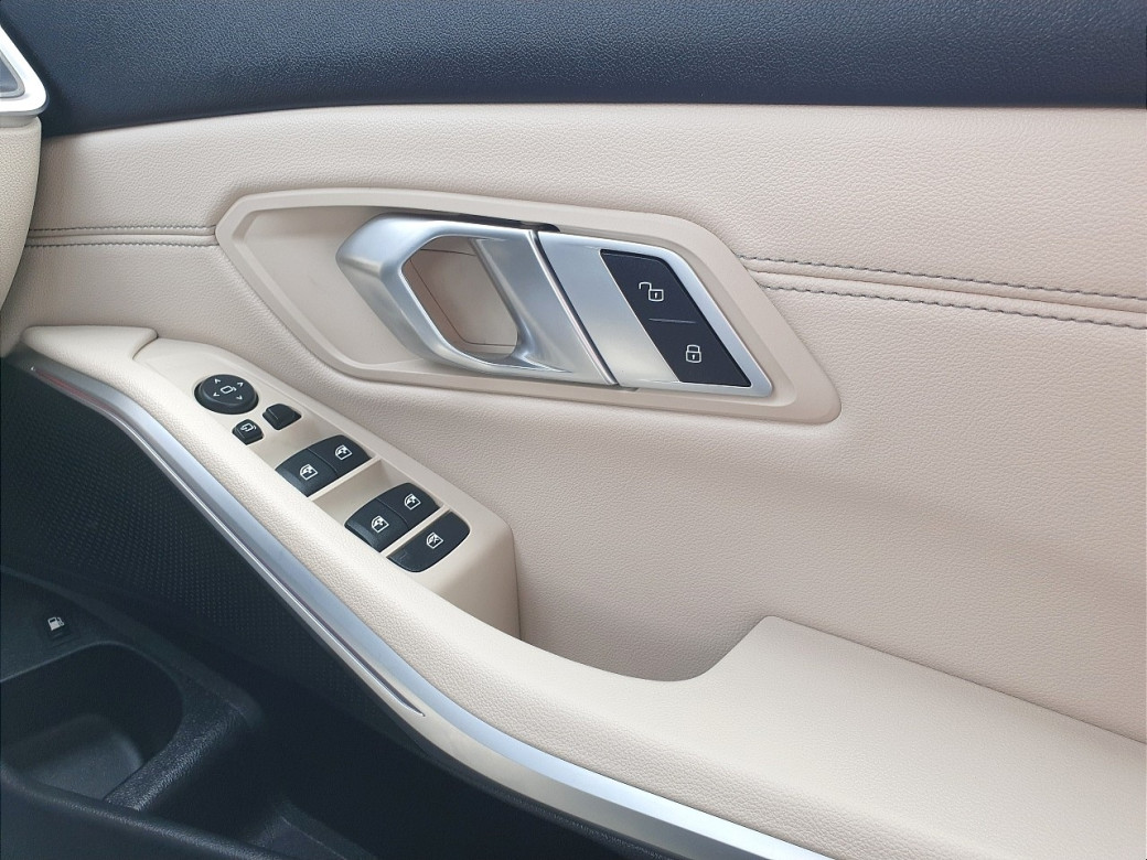 2023 BMW 330