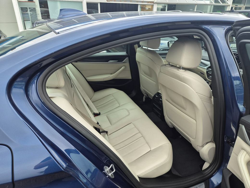 2022 BMW 520
