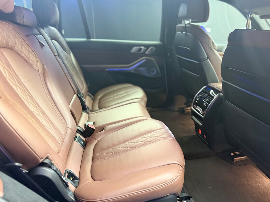 2021 BMW X7
