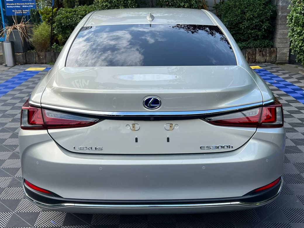 2021 Lexus ES 300h