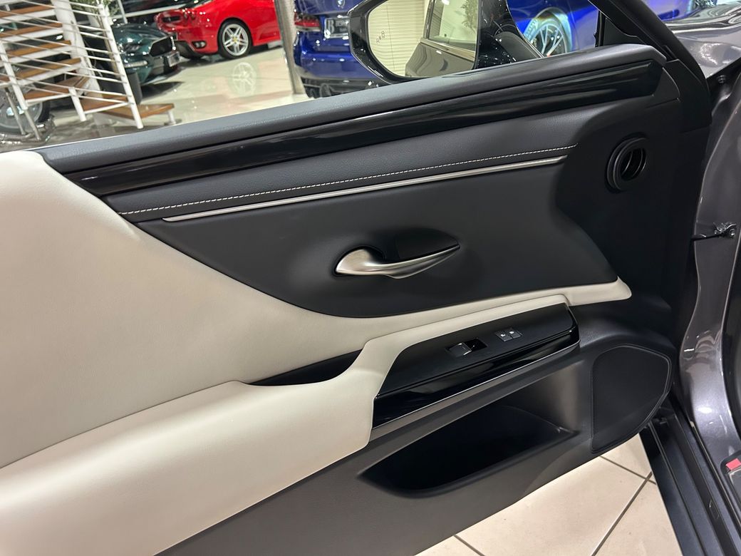 2023 Lexus ES 300h