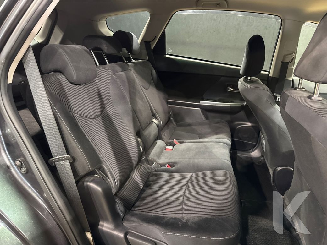 2020 Toyota Prius Alpha