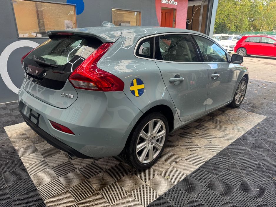 2018 Volvo V40