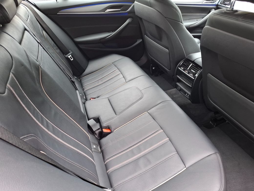 2020 BMW 520
