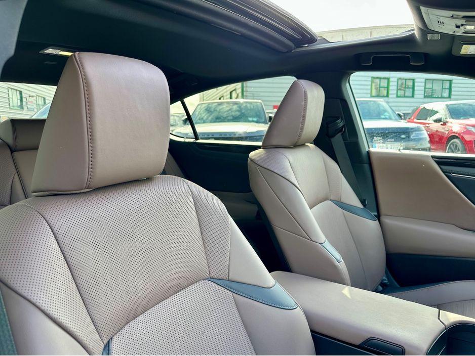 2023 Lexus ES 300h