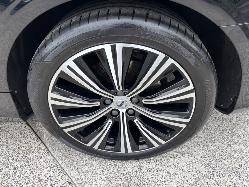 2022 Volvo S90