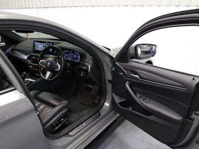 2021 BMW 530