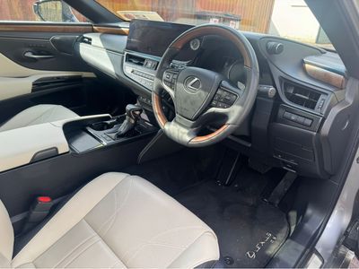 2023 Lexus ES 300h