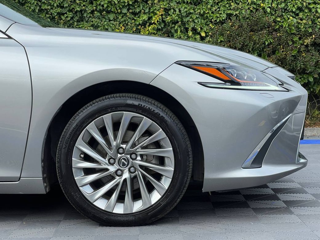 2021 Lexus ES 300h