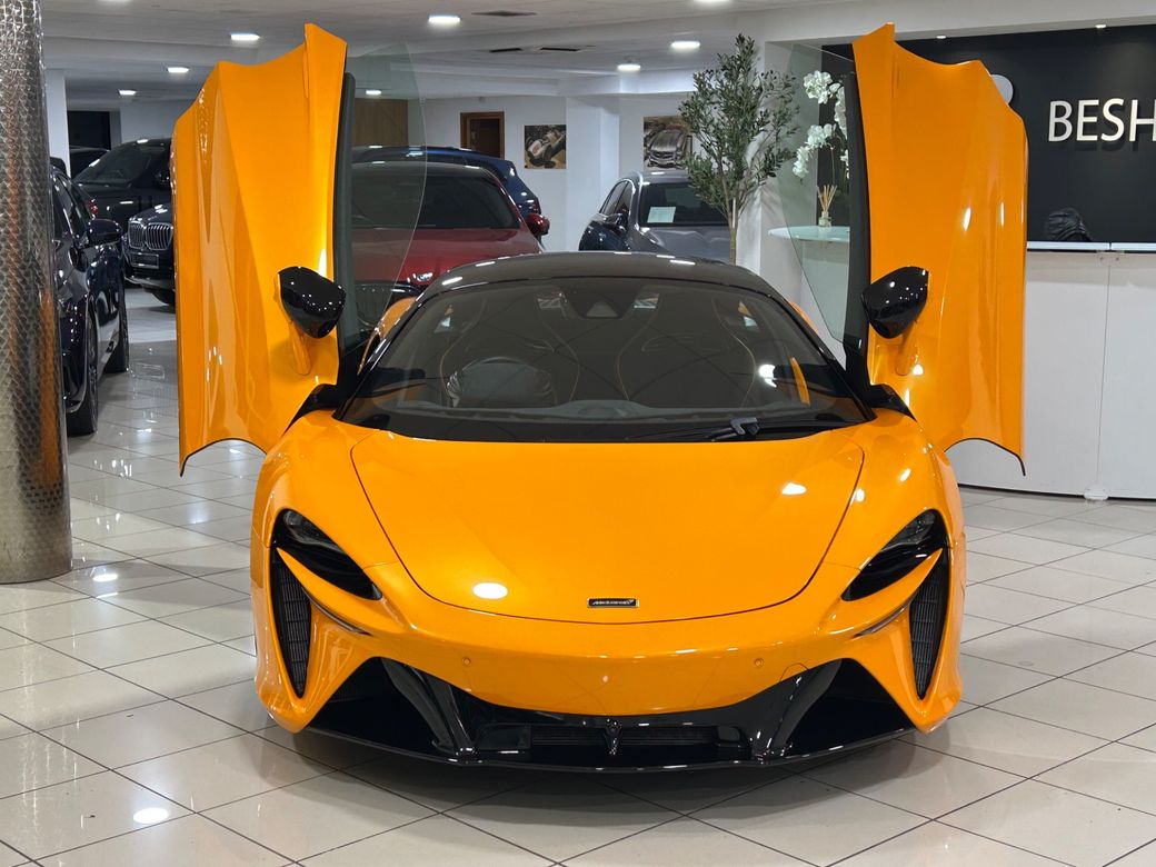 2023 McLaren Artura