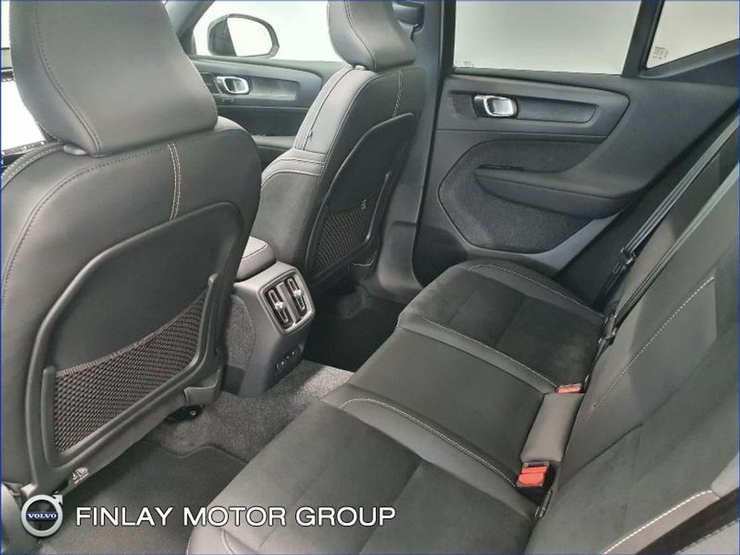 2025 Volvo Ex40