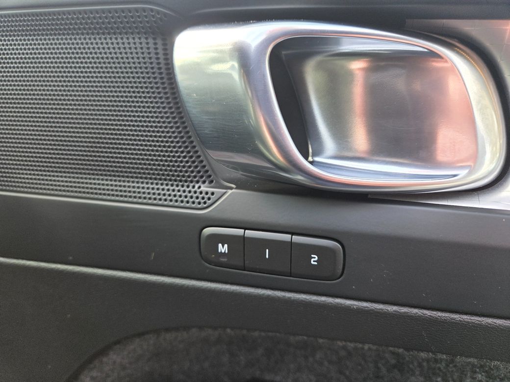 2023 Volvo XC40