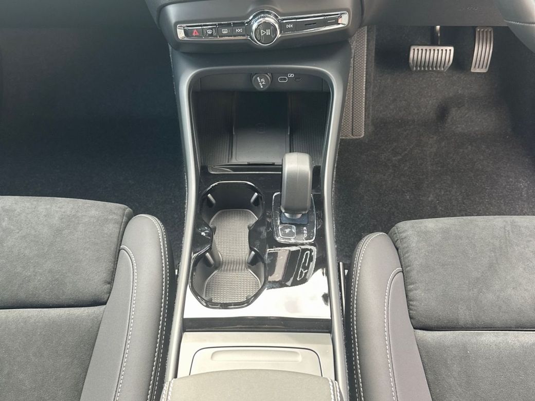 2026 Volvo EX40